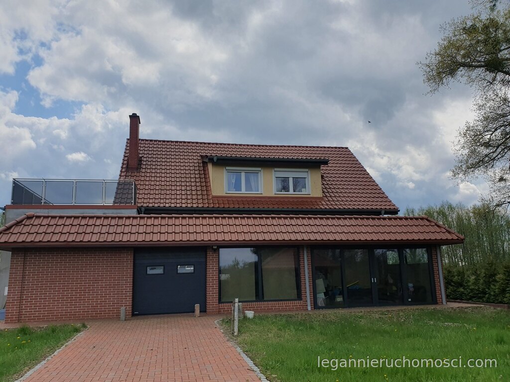Dom, 3 pokoje, 198,34 m², Białobłocie